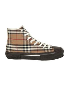 Sneakers With The Iconic Vintage Check Motif By Burberry, Which Characterizes The Entire New Collection. These Shoes Make The Look Authentic And Timel
