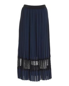 Pleated long skirt in blue